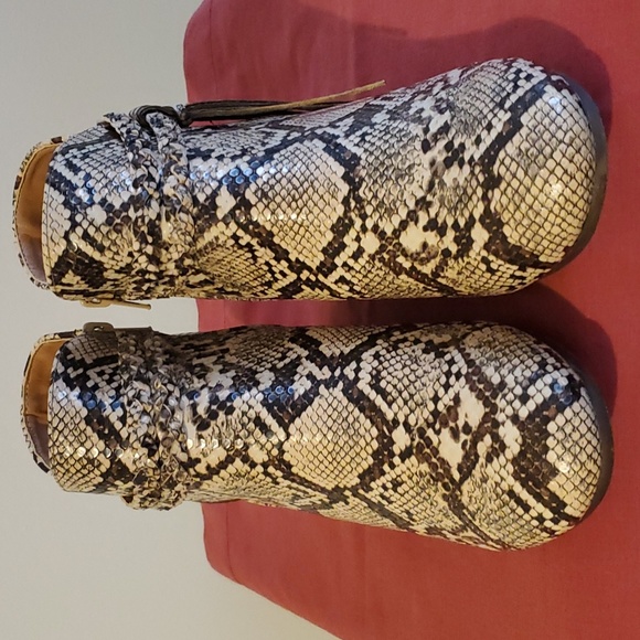 Wedge Heel Snake Print Bootie - Picture 2 of 8